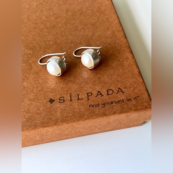 Silpada Pearl 'Margarite' Drop Sterling Silver
Earrings W1750 retired - Picture 5 of 5